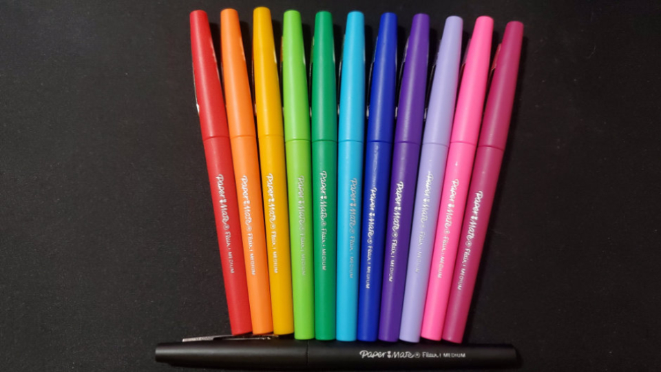 The set of Paper Mate Flair Felt Tip Pens I own.